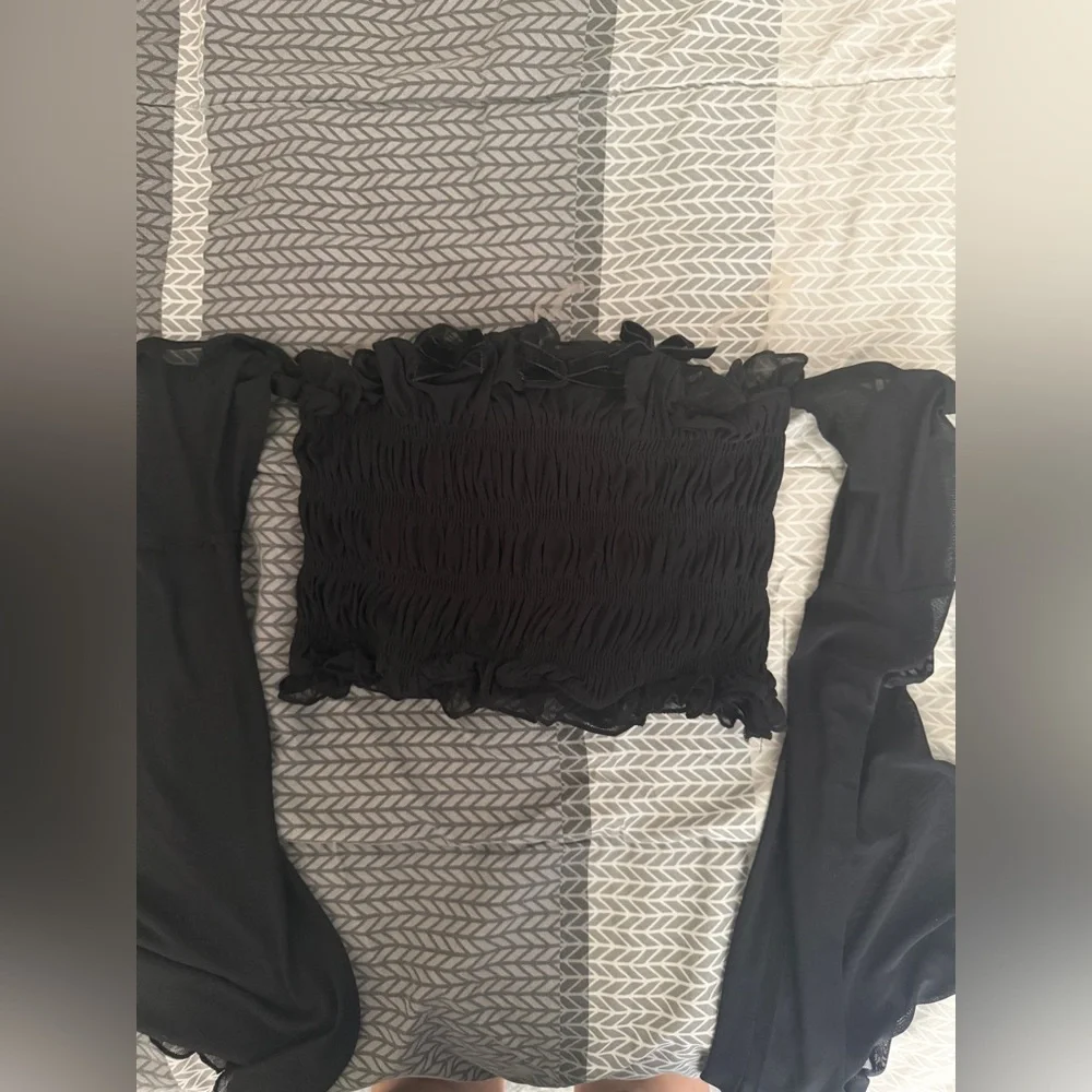 Hot Topic Black Off-Shoulder Crop Top - Picture 3 of 6